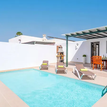 Vila Manrique By *